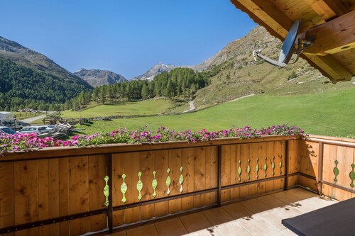 Apartment "Sonnenaufgang" with Panoramic Mountain View, Balcony & Sauna