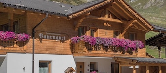 Apartment "Sonnenaufgang" with Panoramic Mountain View, Balcony & Sauna