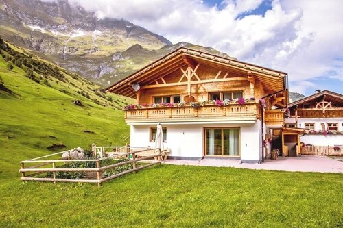 Apartment "Sonnenuntergang" with Panoramic Mountain View, Balconies & Sauna