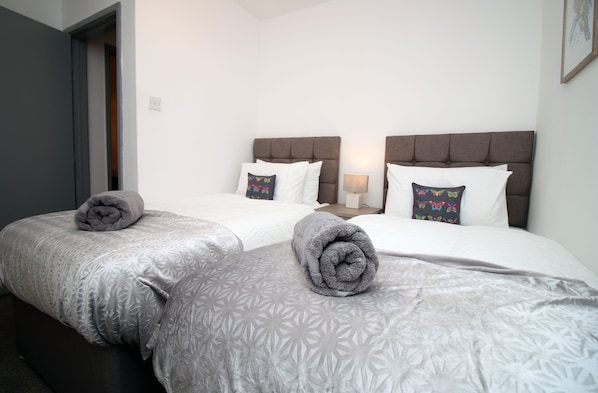 4 habitaciones, tabla de planchar con plancha y wifi gratis