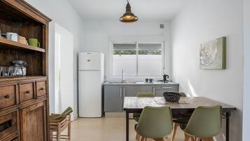 Fridge, stovetop, coffee/tea maker, cookware/dishes/utensils