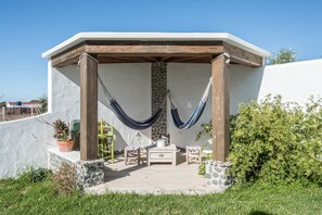 Terrace/patio - Holiday Home ‘Victoria’ with Sea View, Mountain View, Wi-Fi, Garden & Pool (Vejer de la Frontera)