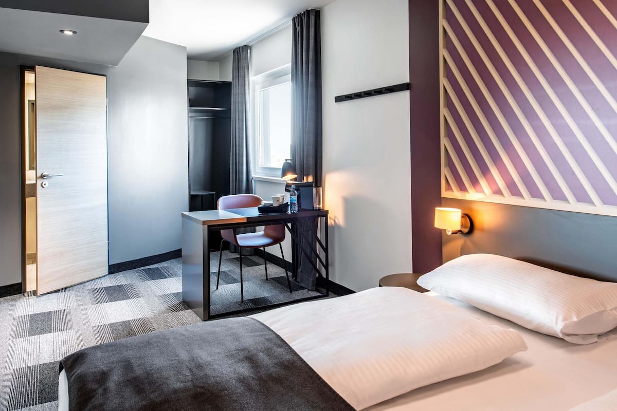 Premium dubbelrum | Skrivbord, ljudisolering, gratis wi-fi och sÀngklÀder