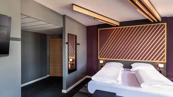 Premium Double Room | Desk, soundproofing, free WiFi, bed sheets