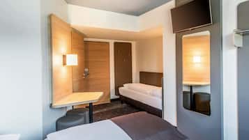 Desk, soundproofing, free WiFi, bed sheets