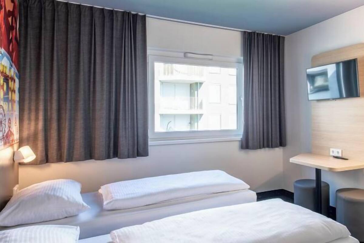 Skrivbord, ljudisolering, gratis wi-fi och sängkläder
