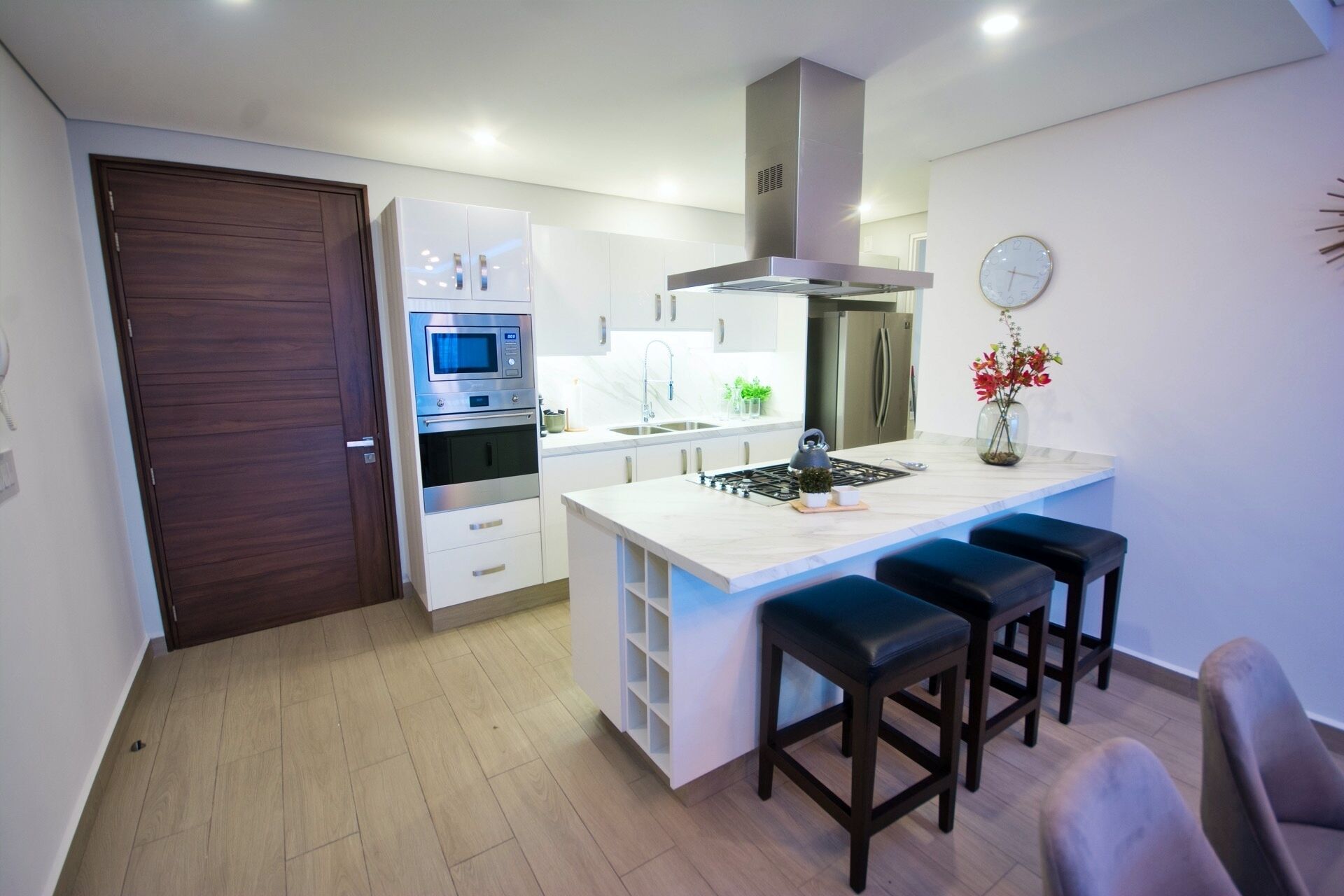 Real View Towers, Plaza Real Center, Amazing 2 BR, Sanitized, Near Andares