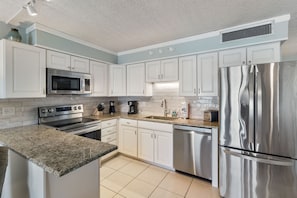 Fridge, microwave, oven, stovetop - Bay Time - Waterfront - Walk to beach and restaurants - Dock your boat (Englewood)