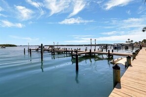 Marina - Bay Time - Waterfront - Walk to beach and restaurants - Dock your boat (Englewood)