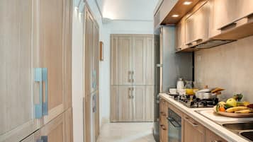 Apartment, 3 Schlafzimmer | Eigene KĂŒche | GroĂer KĂŒhlschrank, Mikrowelle, Herdplatte, GeschirrspĂŒler