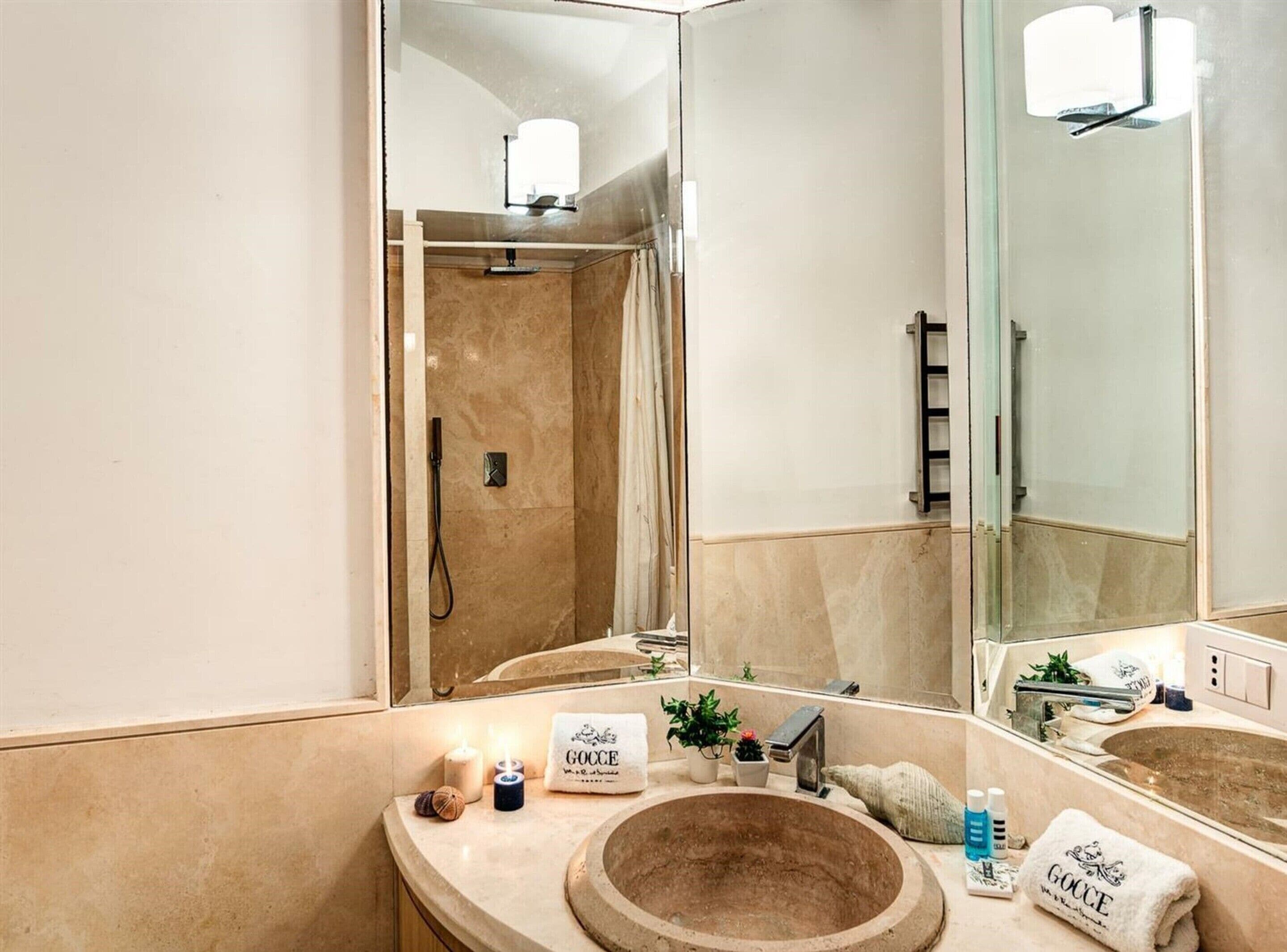 Apartment, 3 Bedrooms | Bathroom | Separate bathtub and shower, rainfall showerhead, free toiletries