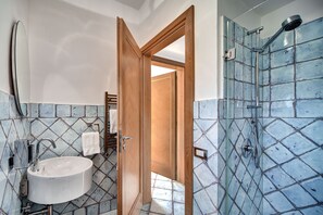 Apartment, 5 Bedrooms | Bathroom
