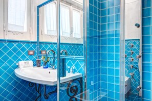 Apartment, 2 Bedrooms | Bathroom | Shower, rainfall showerhead, free toiletries, hair dryer - Medusa and the Seahorse Villa (Massa Lubrense)