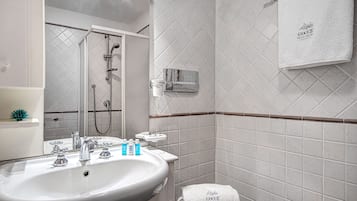 Apartment, 2 Bedrooms | Bathroom | Shower, rainfall showerhead, free toiletries, hair dryer