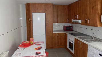 Frigorífic, placa de cuina i torradora