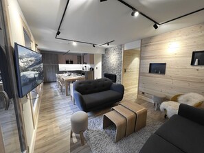 TV, fireplace