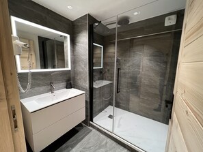 Badewanne, Haartrockner