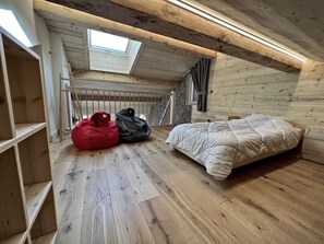 2 bedrooms, iron/ironing board, free WiFi