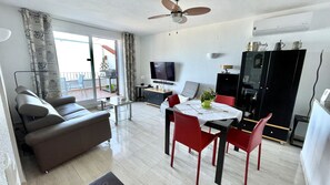 Älytelevisio, kirjoja, stereot