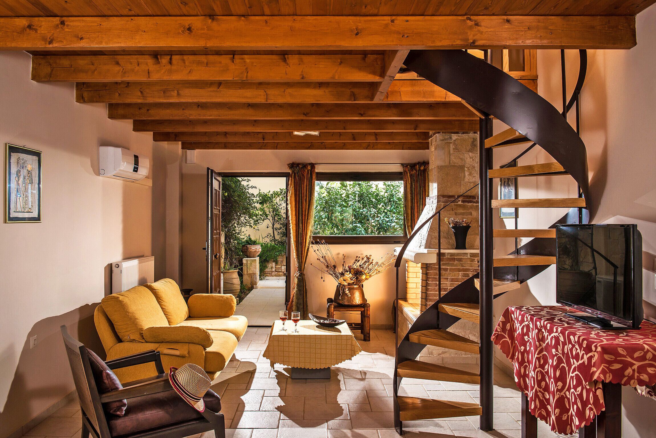 Elia 2 maisonette,Near Heraklion, beach & taverns