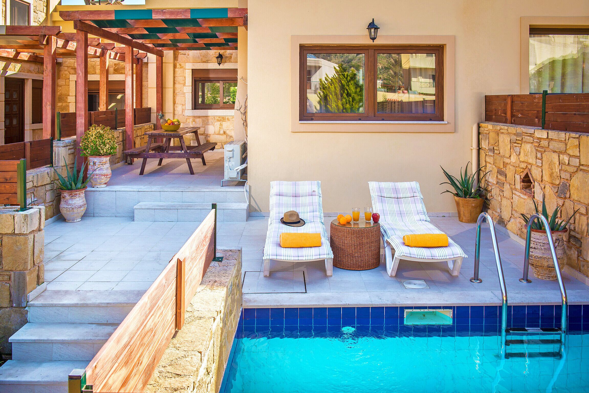 Elia 4 maisonette,Near Heraklion, beach & taverns