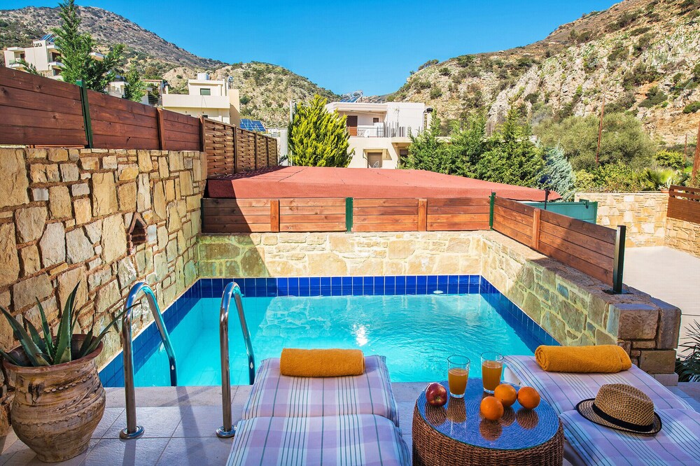 Elia 5 maisonette,Near Heraklion, beach & taverns
