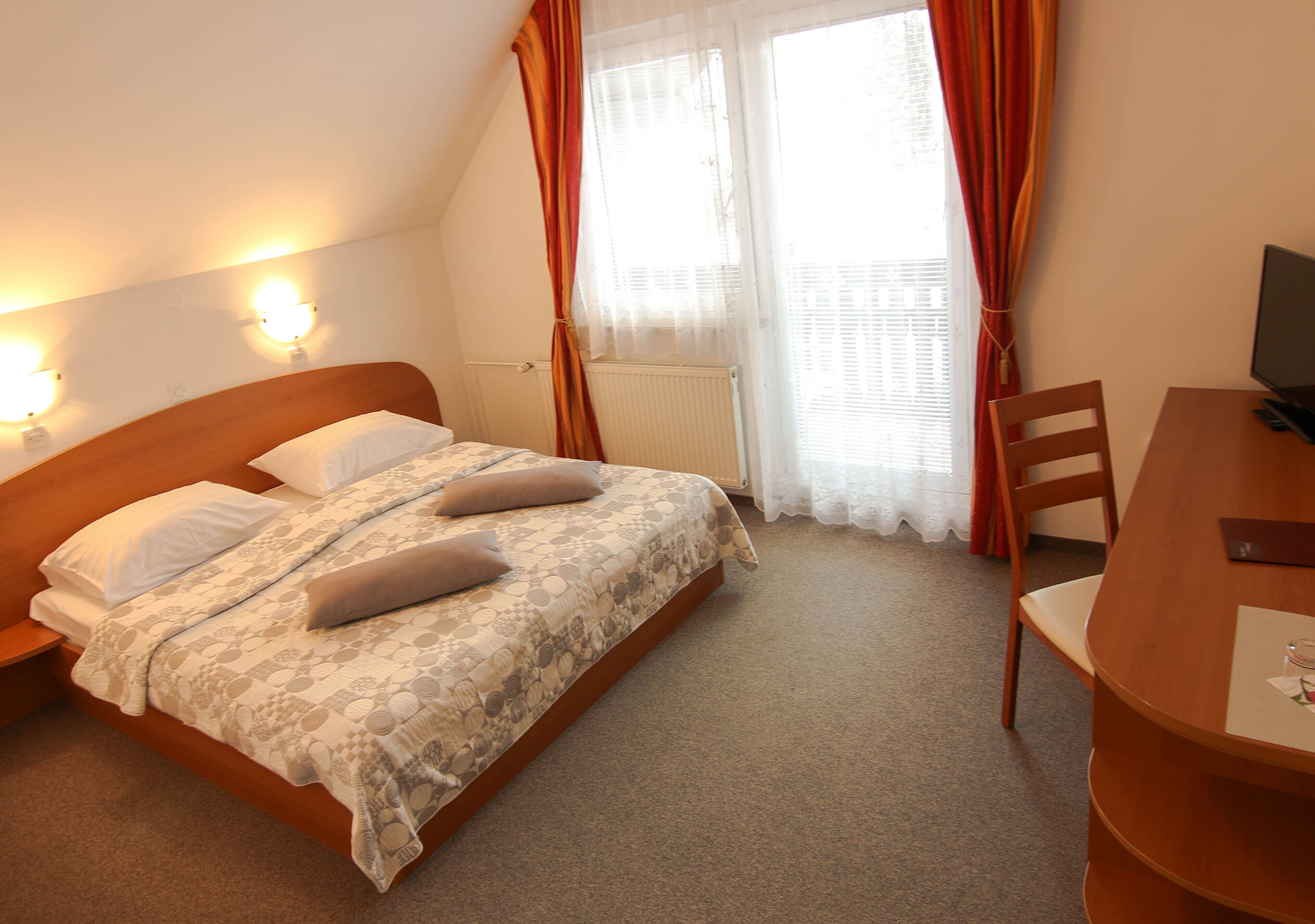 6 chambres, coffres-forts dans les chambres, bureau, Wi-Fi