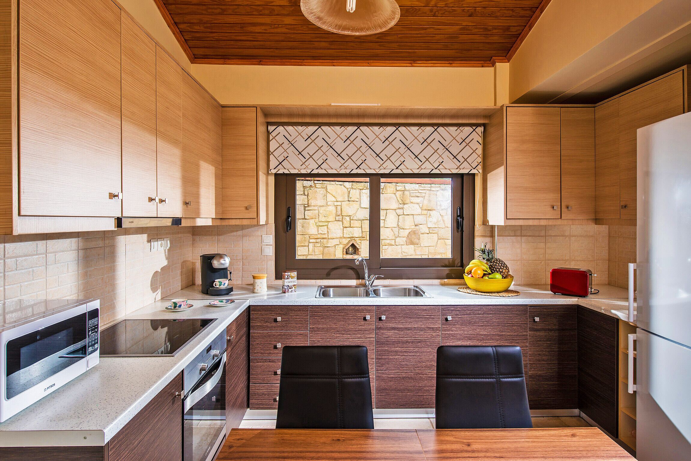 Elia Villa 6, with pool near the sea, taverns & Heraklion