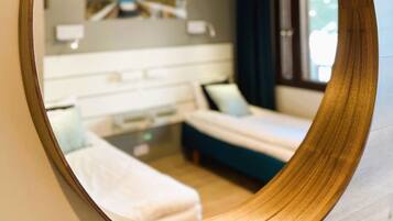 Laptop workspace, blackout curtains, free WiFi, bed sheets