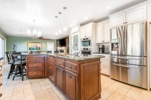 House, 4 Bedrooms | Private kitchen | Fridge, microwave, oven, dishwasher