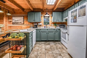 Cabin, 2 Bedrooms | Private kitchen