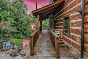 Cabin, 2 Bedrooms | Property grounds