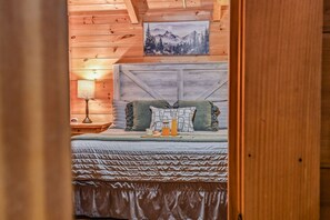 Room - A-bluff & Beyond 2 Bedroom Cabin by RedAwning (Sevierville)
