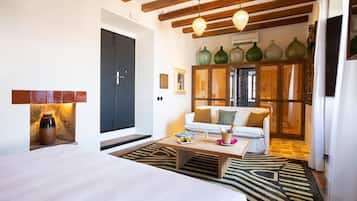 Premium bedding, soundproofing, free WiFi, bed sheets