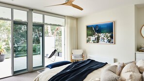 5 bedrooms, iron/ironing board, Internet, bed sheets