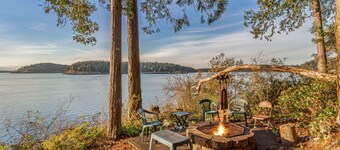 Waterfront! Hot Tub! Dog Friendly! (TSB)