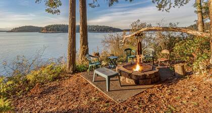 Waterfront! Hot Tub! Dog Friendly! (TSB)