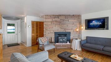 Smart TV, fireplace, DVD player, table football
