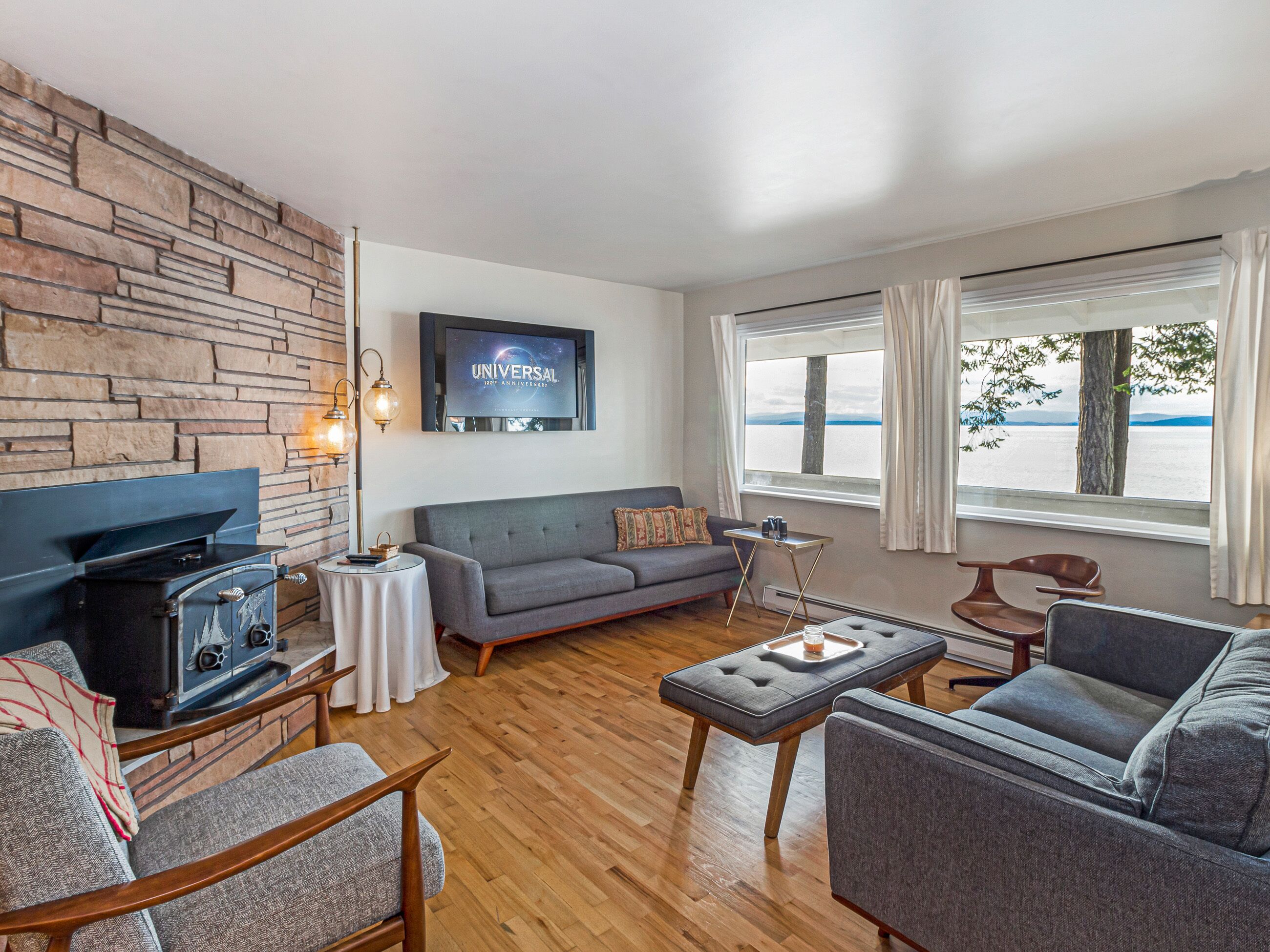 Smart-TV, Kamin, DVD-Player, Tischfußball