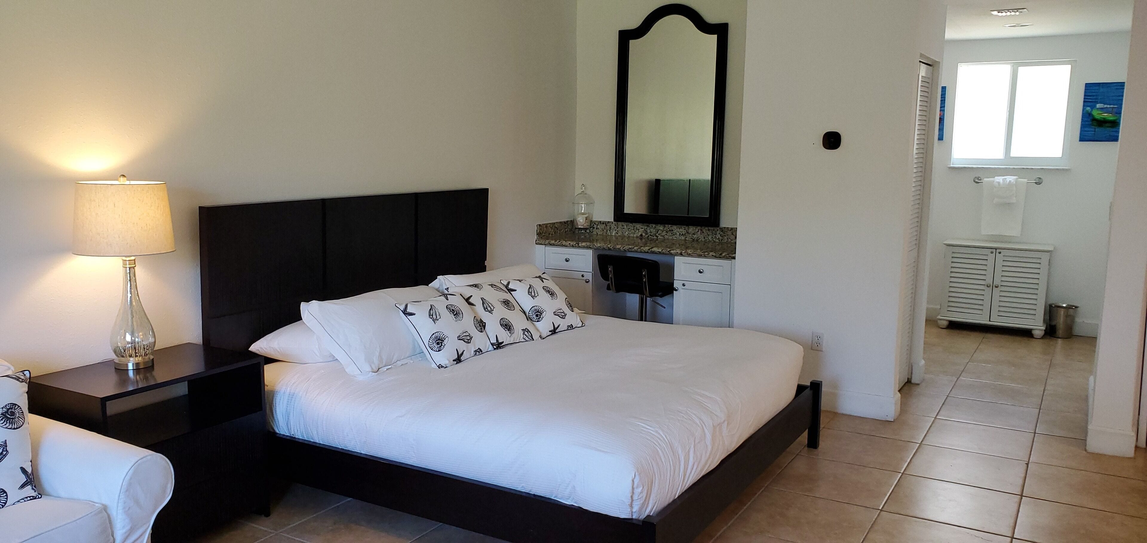 1 habitación, tabla de planchar con plancha, wifi gratis y ropa de cama 