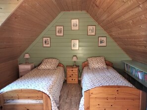 2 makuuhuonetta, silitysrauta/-lauta, vauvan matkasänky, ilmainen Wi-Fi