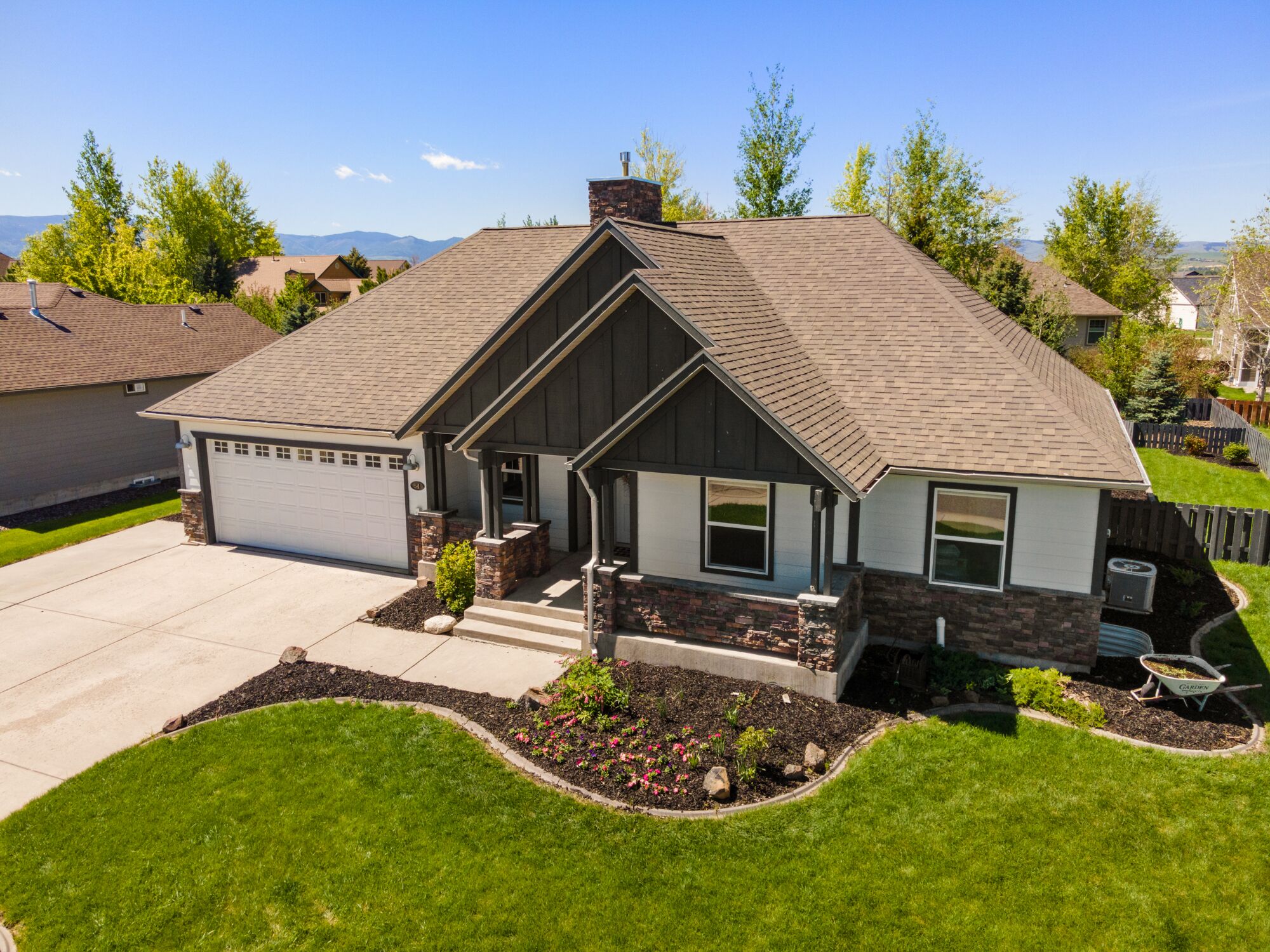 Elk Grove - 5 Bedroom Home on the Way to Big Sky