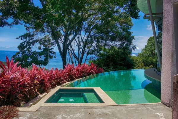 Piscina coberta i piscina a l'aire lliure