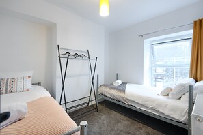 House | 4 bedrooms, iron/ironing board, free WiFi, individually decorated