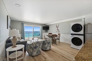 公寓式客房, 1 张特大床和 1 张沙发床 (The Summit 1222) | 外观