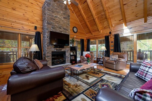 Gorgeous 4bd/4.5ba | Gated Resort w/ Indoor Pool
