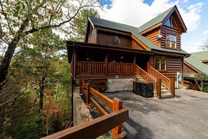 Unclassified image, 2 of 49, button - Gorgeous 4bd/4.5ba | Gated Resort w/ Indoor Pool (Sevierville)