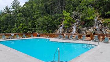 Piscine couverte, piscine extérieure