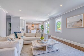 Smart TV, fireplace, table tennis, toys