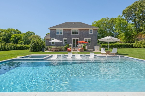 House/pool/back yard